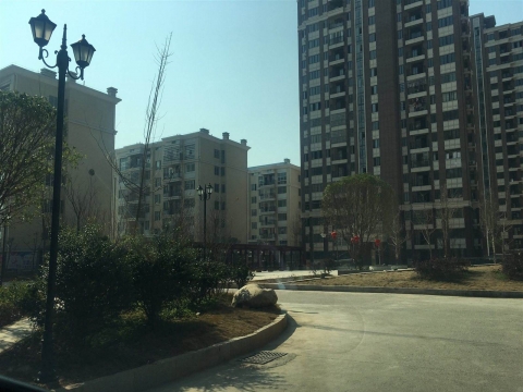 新城区精装2房，证件齐全，拎包入住。 莲花佳园